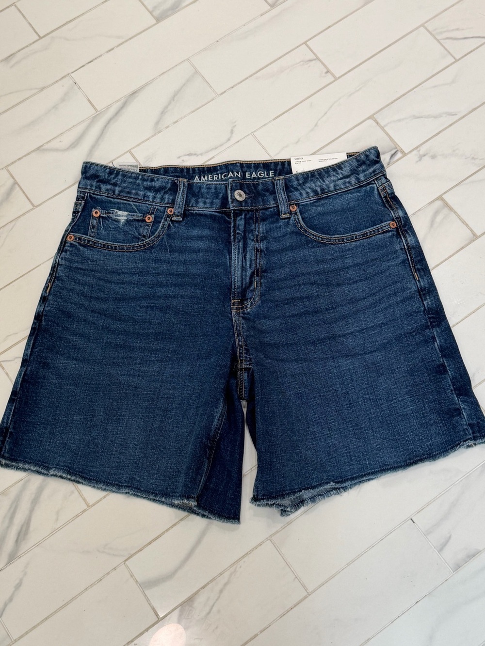 NWT American Eagle Low-Rise Baggy Denim Shorts Stretch Raw Hem Size 6 28W